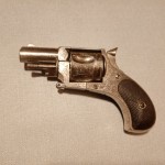 Zdobený kapesní revolver .320CF