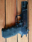Pistole NZ 75