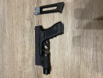 Umarex Glock 17 CO2 BBbroky + Svítilna/laser Walther FLR 650