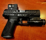 Bereta APX A1 9mm, kolimátor Aimpoint ACRO C-2,  svítilna