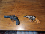 Dvě plynové pistole 