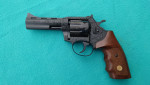 Revolver Holek 241 ráže .22 LR s rytinami