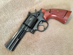 SW 586-4 357 Magnum  Krásný stav.