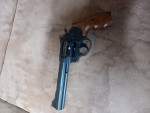 Prodám málo střílený revolver Kora , délka hlavně 6 palců , 
