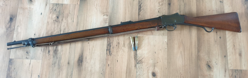 Historická puška Enfield ráže 577/450CF 1887 s řemenem