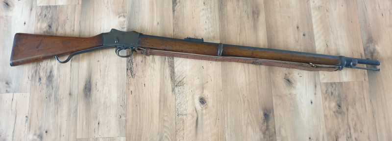 Historická puška Enfield ráže 577/450CF 1887 s řemenem