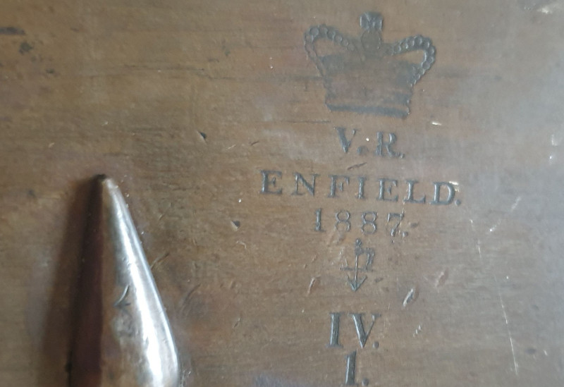 Historická puška Enfield ráže 577/450CF 1887 s řemenem