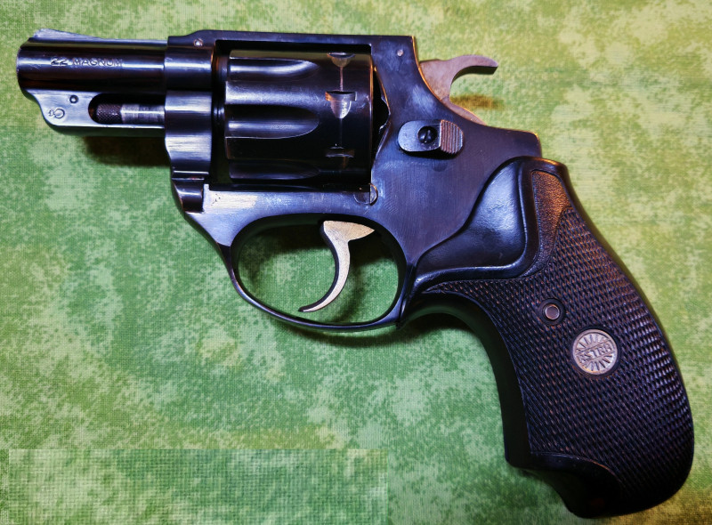 Revolver Atra 680 ráže 22 WMR 2,5