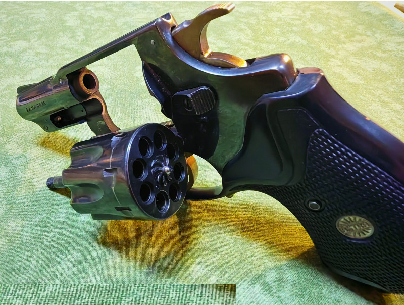 Revolver Atra 680 ráže 22 WMR 2,5