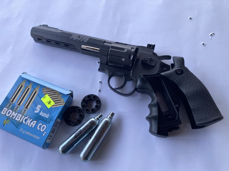 revolver GAMO PR-776 ráže 4,5mm