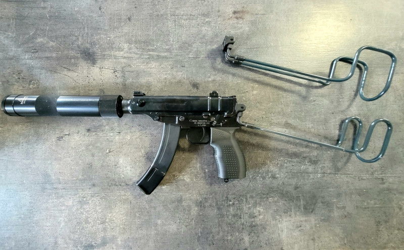 SA61 VZ61 pažba sklopná přes tlumič nebo kolimátor