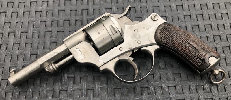 Francouzský revolver St. Etienne M1873 v ráži 11mm.