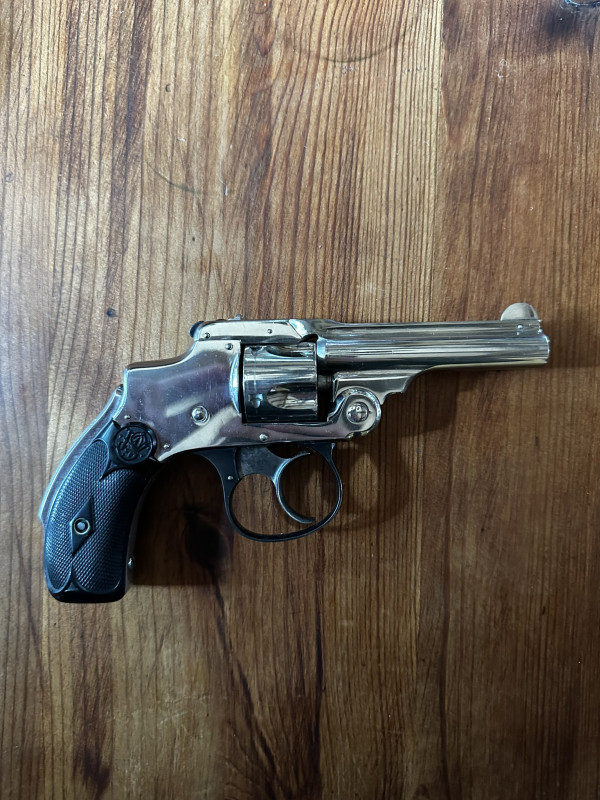 Revolver Smith & Wesson - 1. model Safety Hammerless Cal. 32