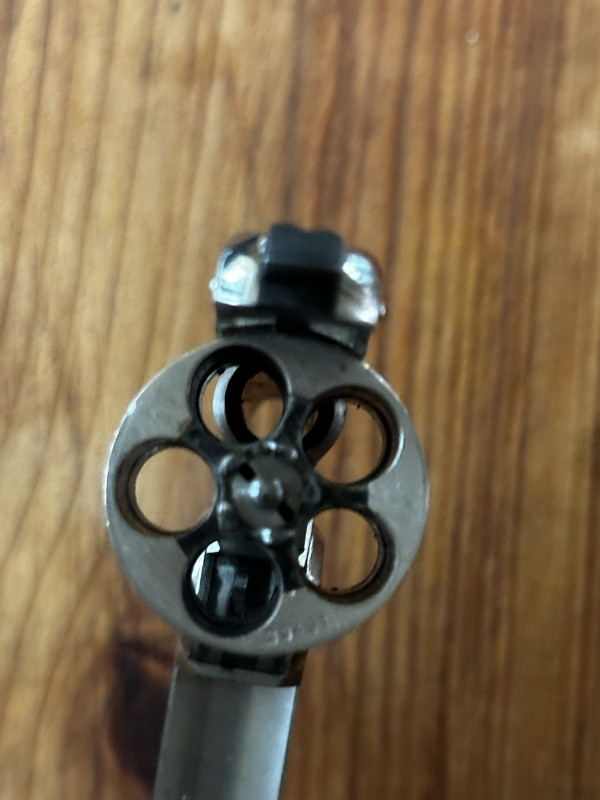 Revolver Smith & Wesson - 1. model Safety Hammerless Cal. 32