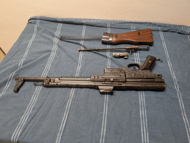 STG, MP44