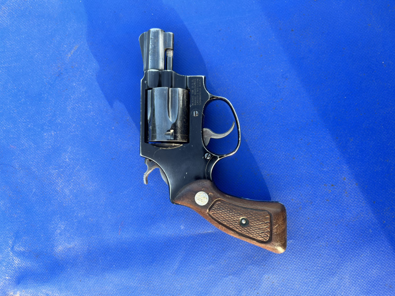 Smith and wessson mod. 37 prasklý 
