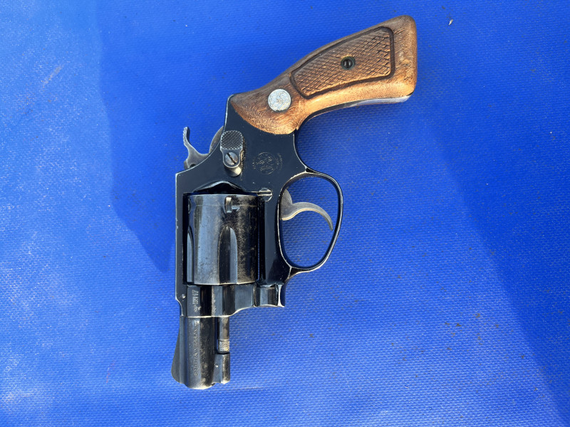 Smith and wessson mod. 37 prasklý 