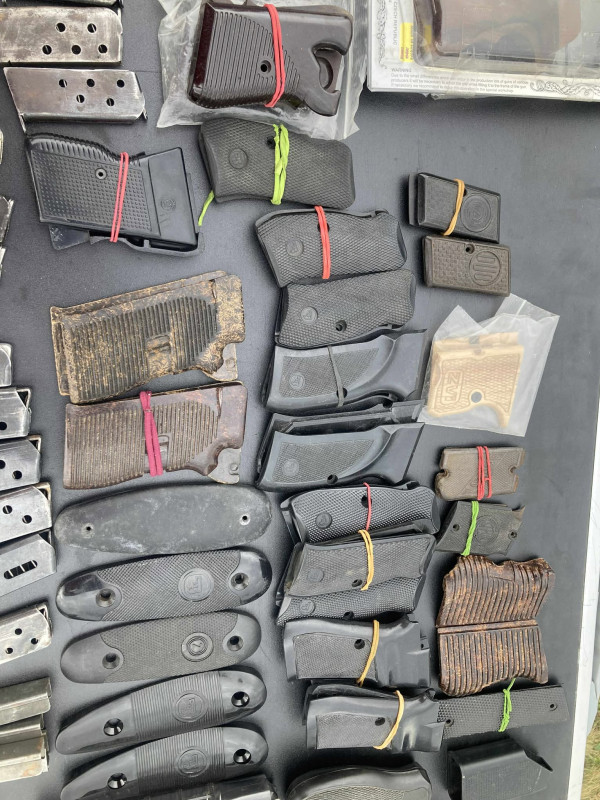 Střenky CZ 50 / 70 , CZ 52 , CZ 92 , DUO , CZ 82 /83 , CZ 75