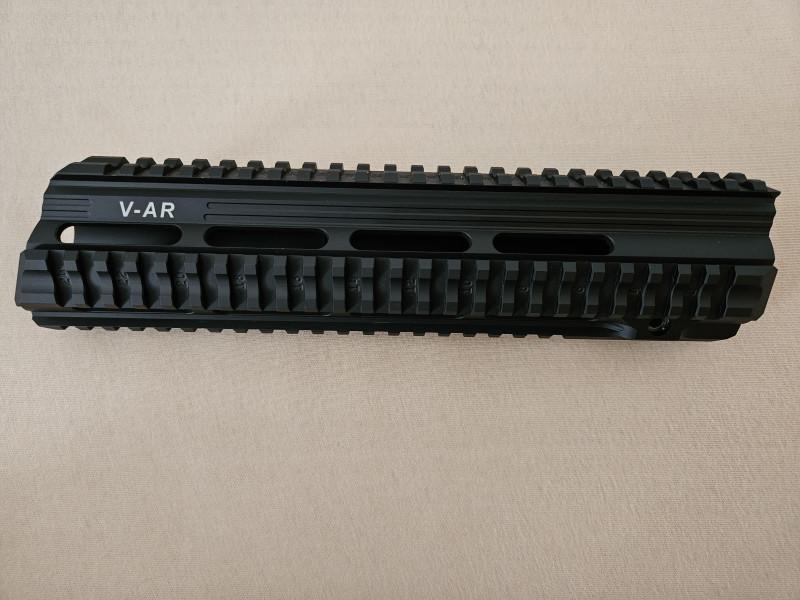 předpažbí V-AR typu Weaver