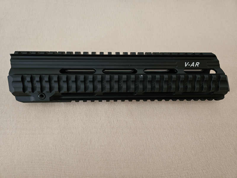 předpažbí V-AR typu Weaver