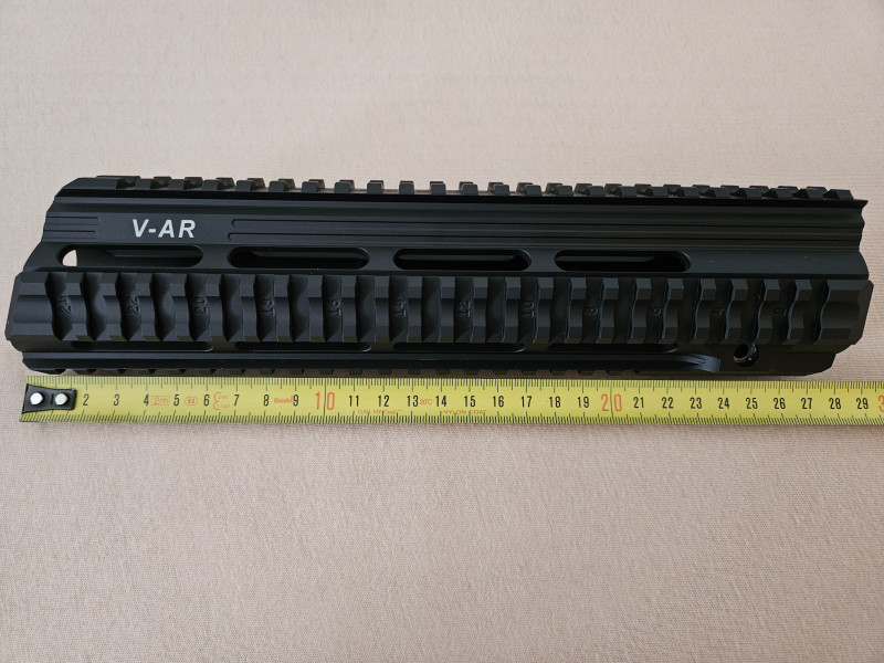 předpažbí V-AR typu Weaver