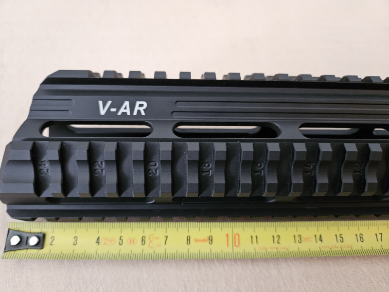 předpažbí V-AR typu Weaver