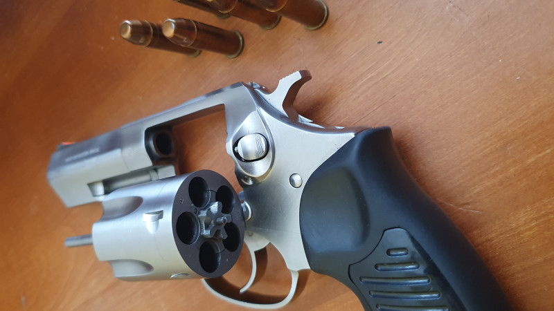 RUGER SP101 .38 speciál s pouzdrem