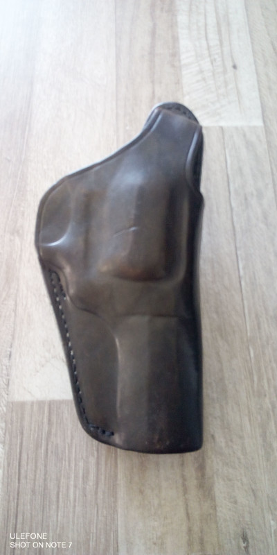 Revolverové pouzdro 