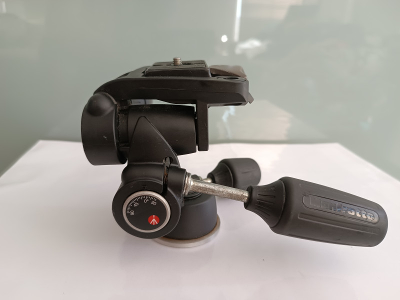 Stativové hlavy Manfrotto 128RC a 804RC2