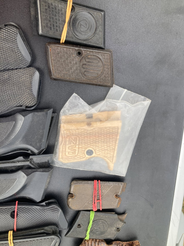 Střenky CZ 50 / 70 , CZ 52 , CZ 92 , DUO , CZ 82 /83 , CZ 75