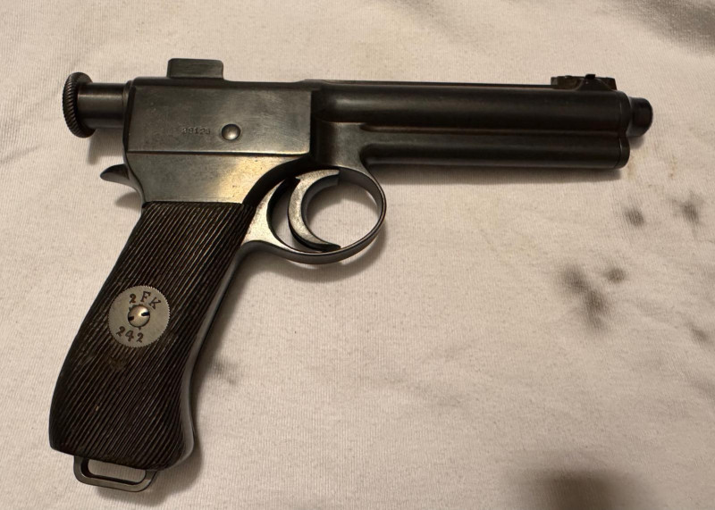 Samonabíjecí pistole Roth-Krnka M1907
