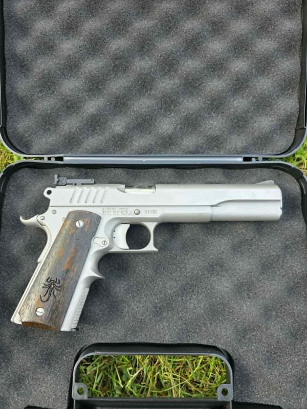 Safari Arms 6 palců 45 AUTO