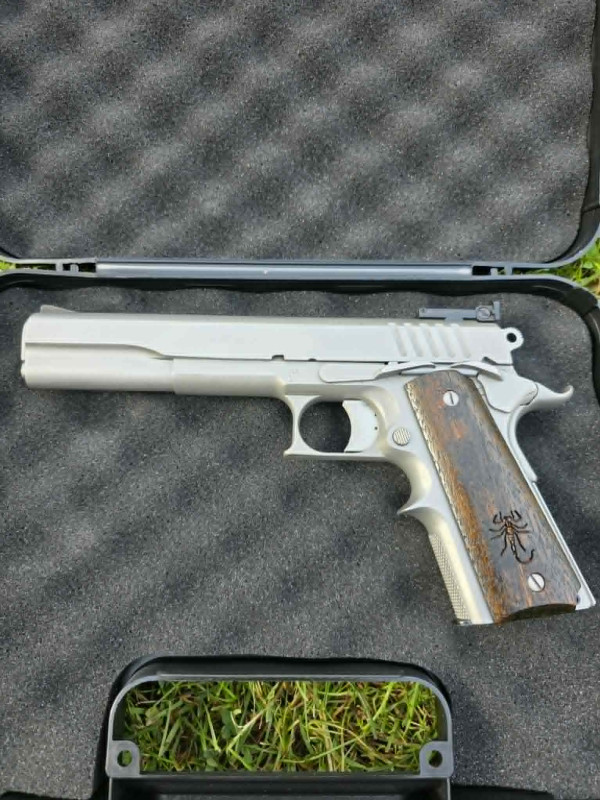 Safari Arms 6 palců 45 AUTO