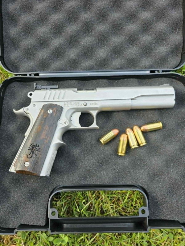 Safari Arms 6 palců 45 AUTO