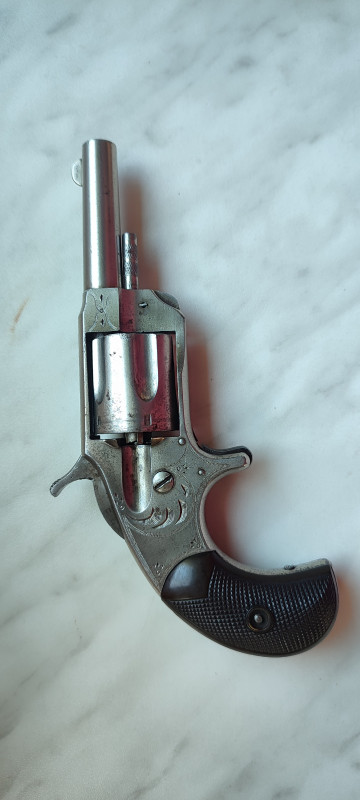  Revolver Rome a Novelty Works cal. 32RF s továrním rytím.