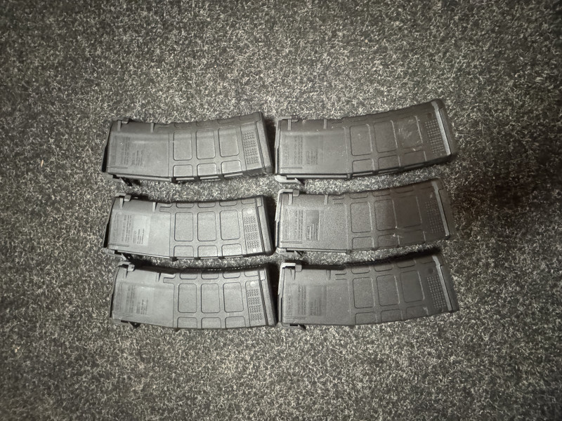 Mossberg AR-15 puška samonabíjecí s tlumičem hluku