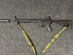Mossberg AR-15 puška samonabíjecí s tlumičem hluku