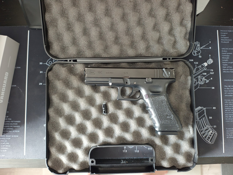 Nabídněte - Tokyo Marui G18C - Upravená/Na opravu nebo díly