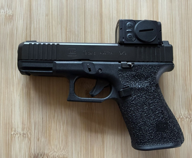Glock 19 Gen5 FS MOS doplněný kolimátorem Aimpoint ACRO C-2 