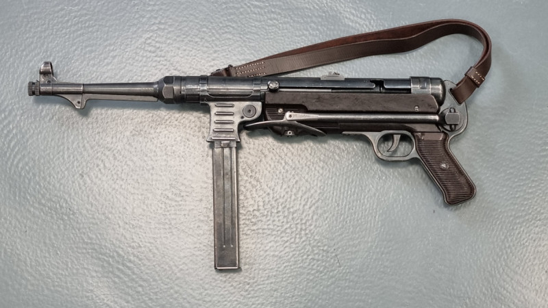 Koupím německý samopal MP 40 samonabíjecí provedení