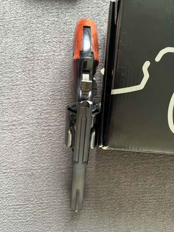 Revolver Taurus 85S třípalec .38 Spec + pěkné příslušenství