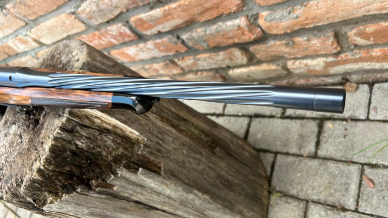 Kanelovaná hlaveň Blaser R8 - 6,5 PRC se závitem