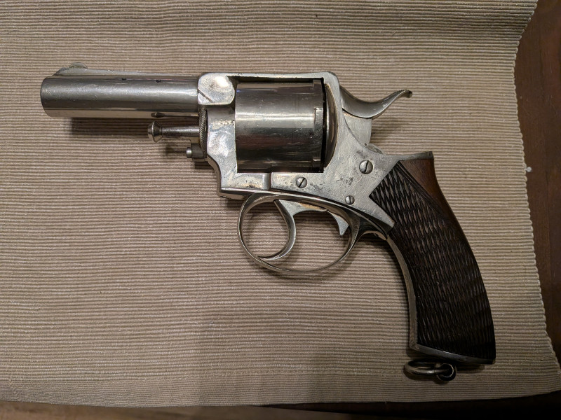 šestistranný revolver systému Webley RIC