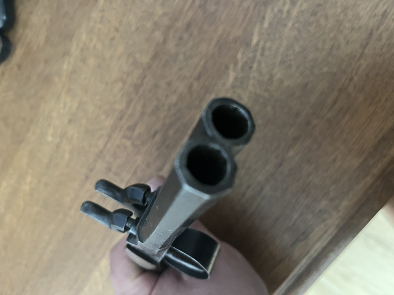 Predam historicku dvojhlavnovu pistol