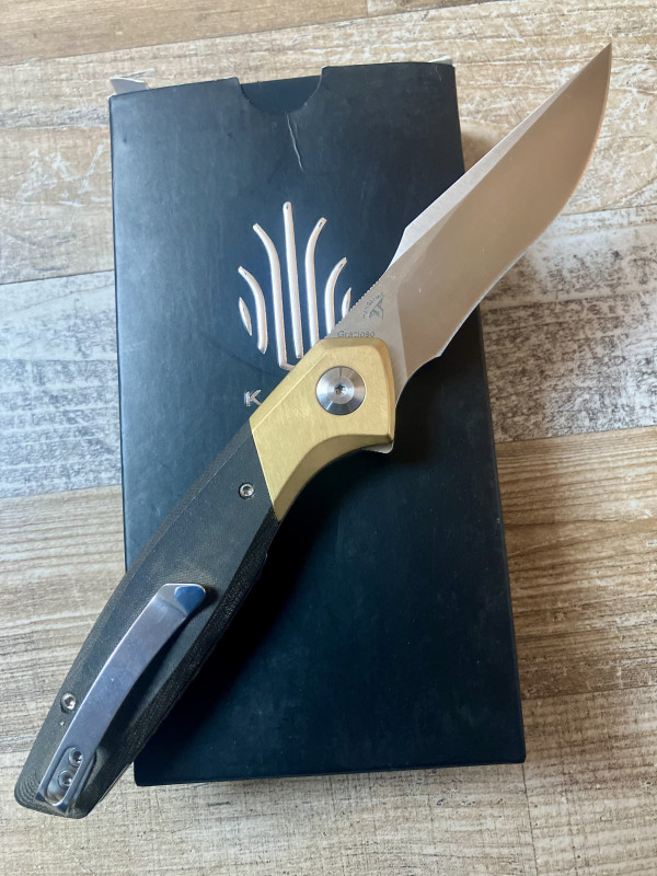 Kizer Cutlery Grazioso Linerlock Brass. 