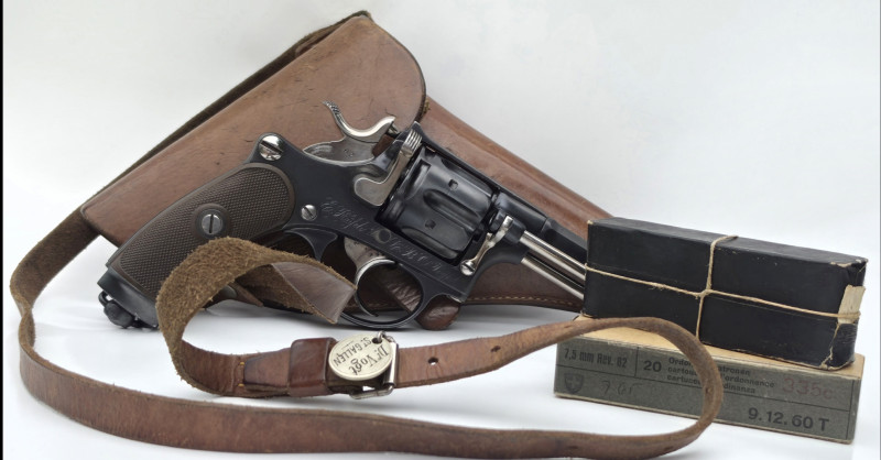 Historický Švýcarský armádní revolver m.1882 7,5 swiss