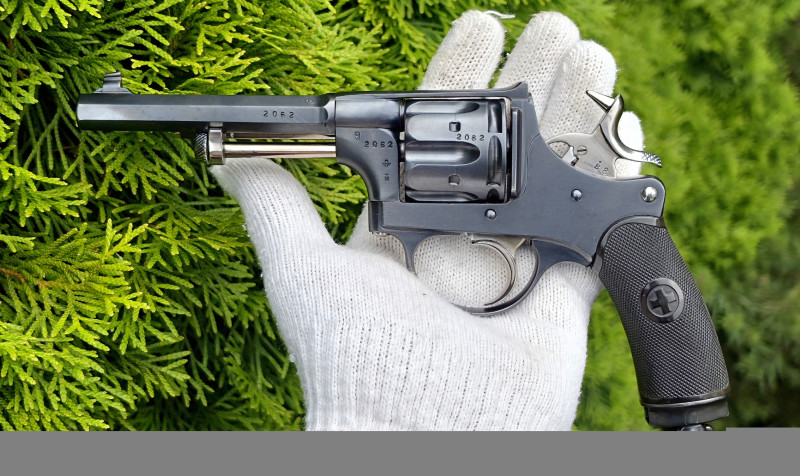 Historický Švýcarský armádní revolver m.1882 7,5 swiss