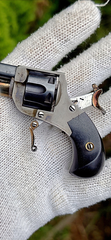 Historický miniaturní revolver SA/DA cal.22 short