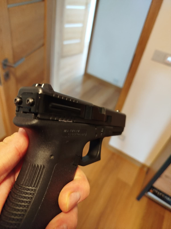 GLOCK 17 první majitel vystříleno 850 ran MARIÁNSKÉ LÁZNĚ