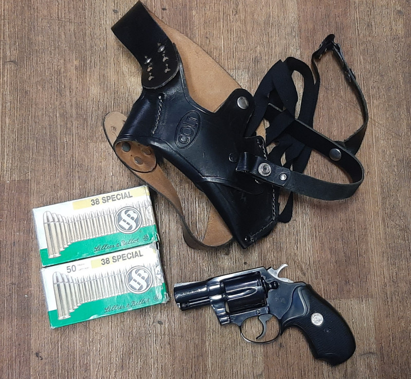 Colt Detective r.38 spec +podpazni pouzdro+100 nábojů